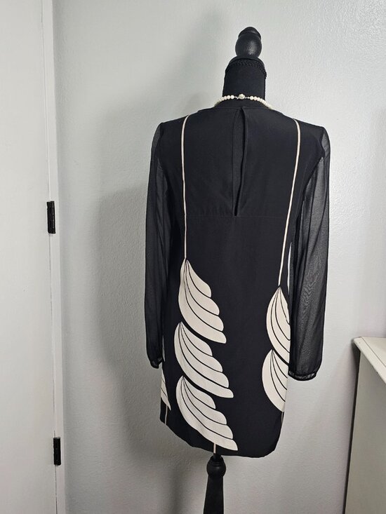 Diane Von Furstenberg Black 100% Silk "Bizzy" Wing Print Sheath Dress Size Small - Picture 3 of 8